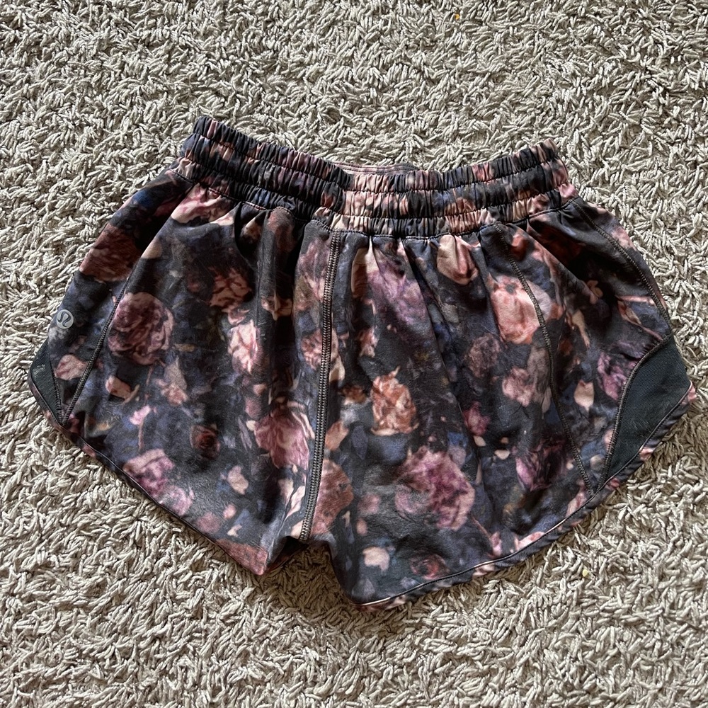 Lululemon Hotty Hot Low Rise 2.5in Shorts